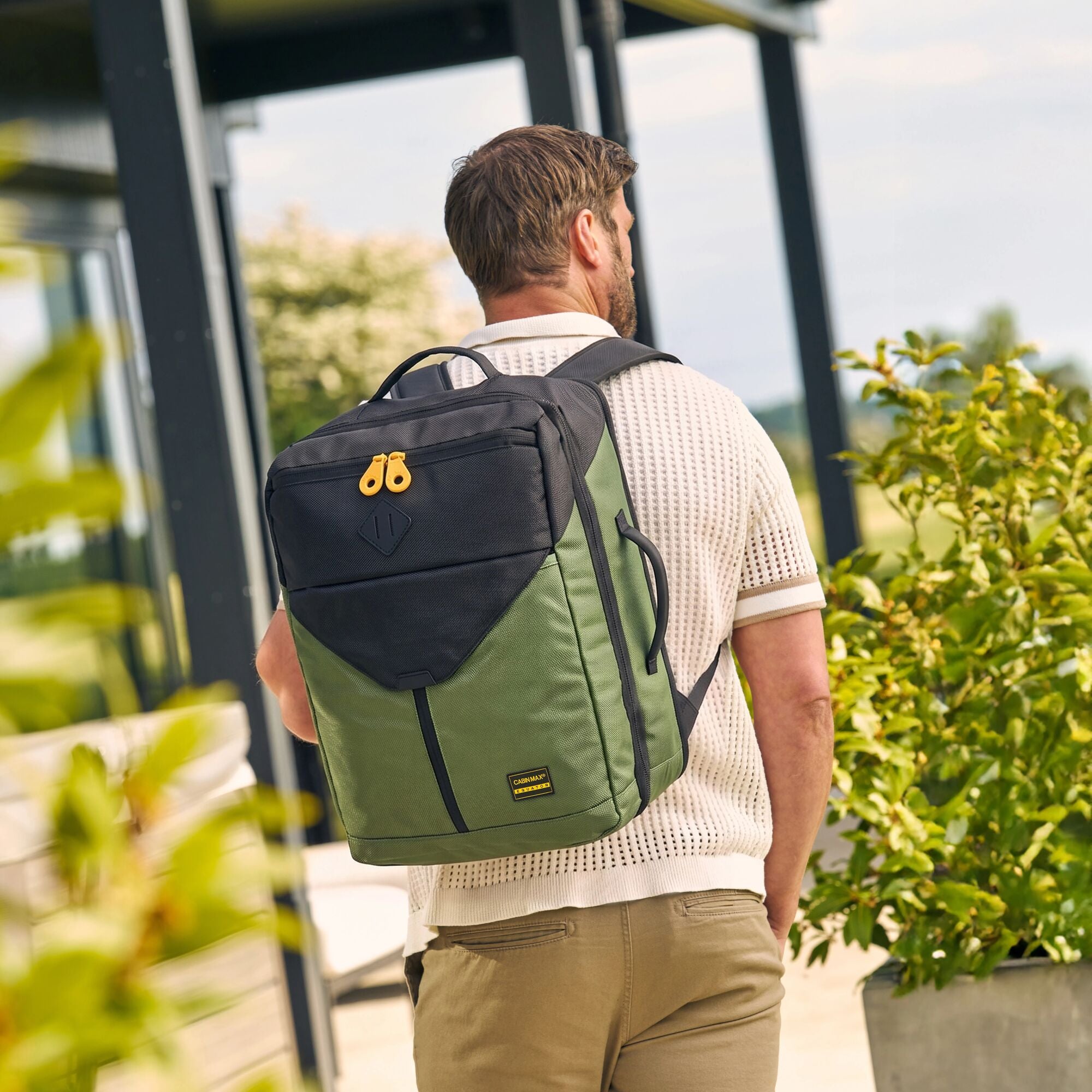 cabin-max-equator-x-rucksack-30l-45x36x20-inca-green-laptop image 4