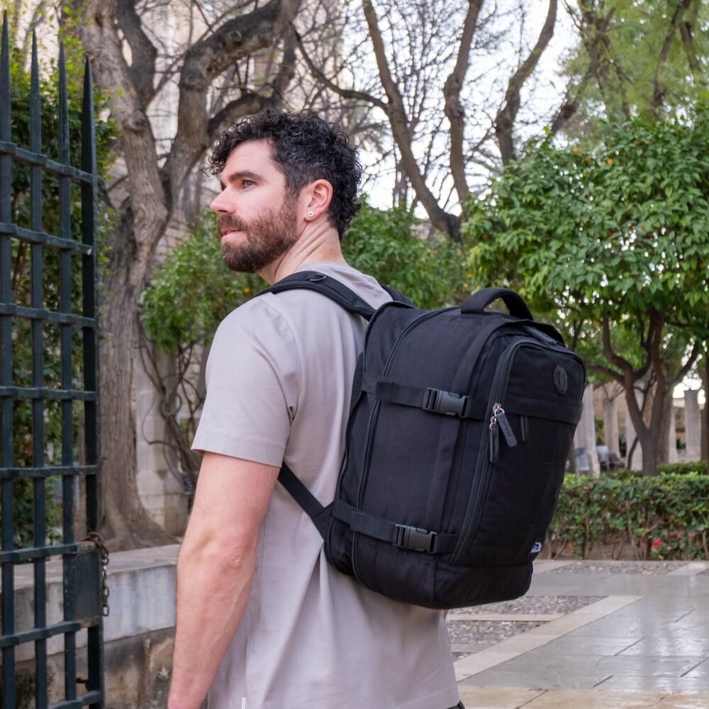 cabin-max-metz-rucksack-18-24l-40x30x20-erweiterbar-black image 2