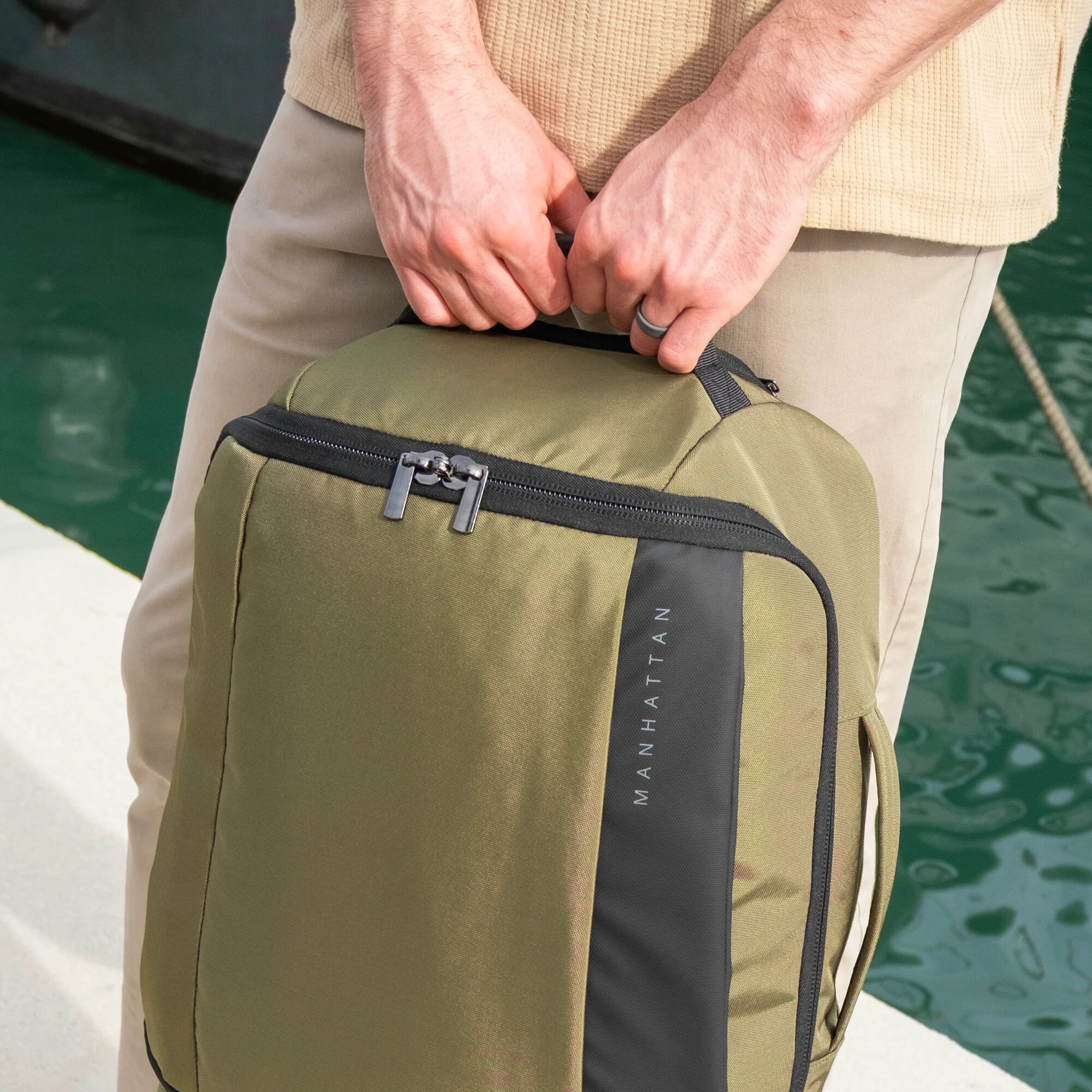cabin-max-manhattan-pro-trolley-30l-45x36x20-moss-green-laptop image 4