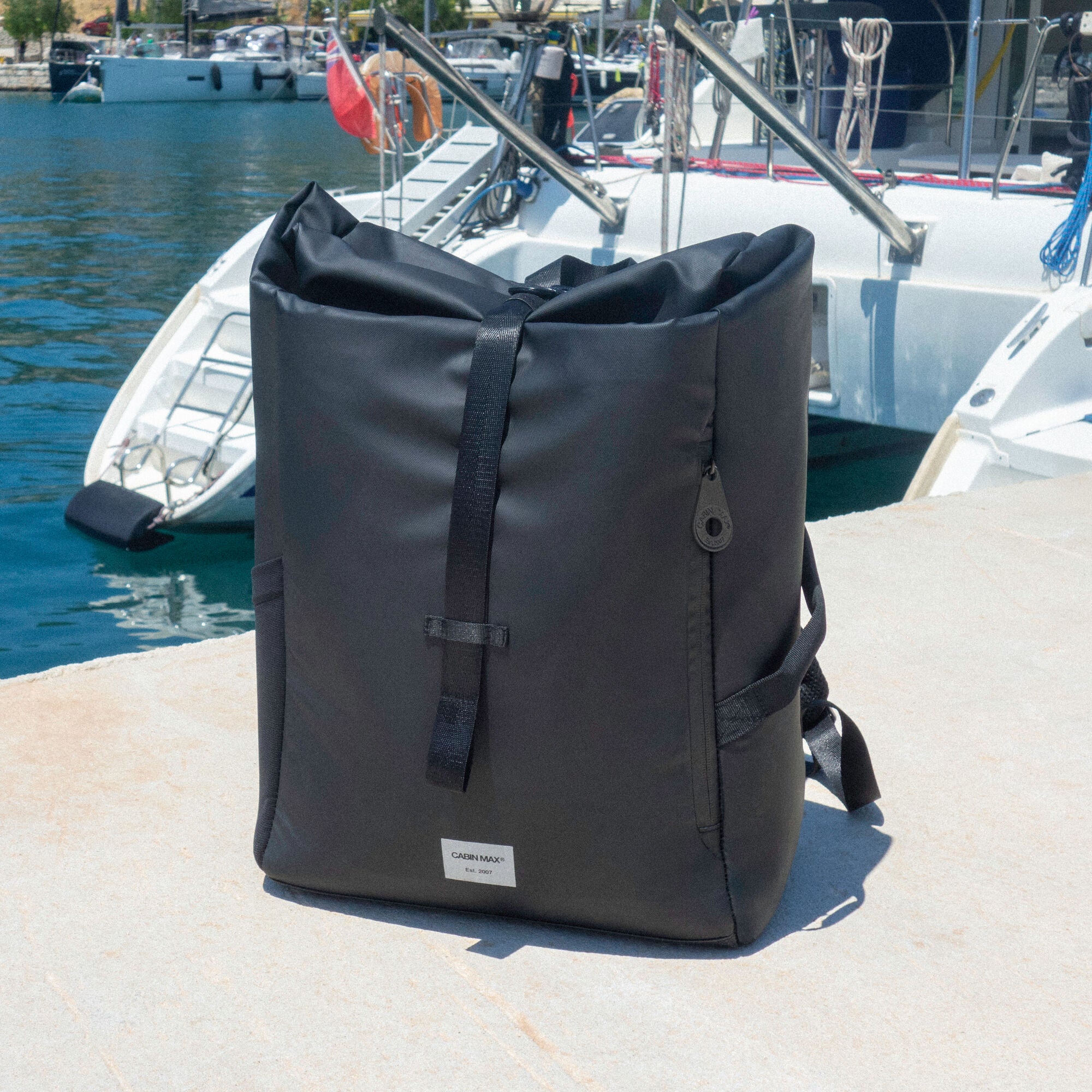 cabin-max-iseo-40x30x20-rolltop-rucksack-24l-schwarz-rpet image 1